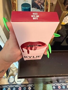 KYLIE Lip Kit Matte Liquid Lipstick Box - Pink Packaging